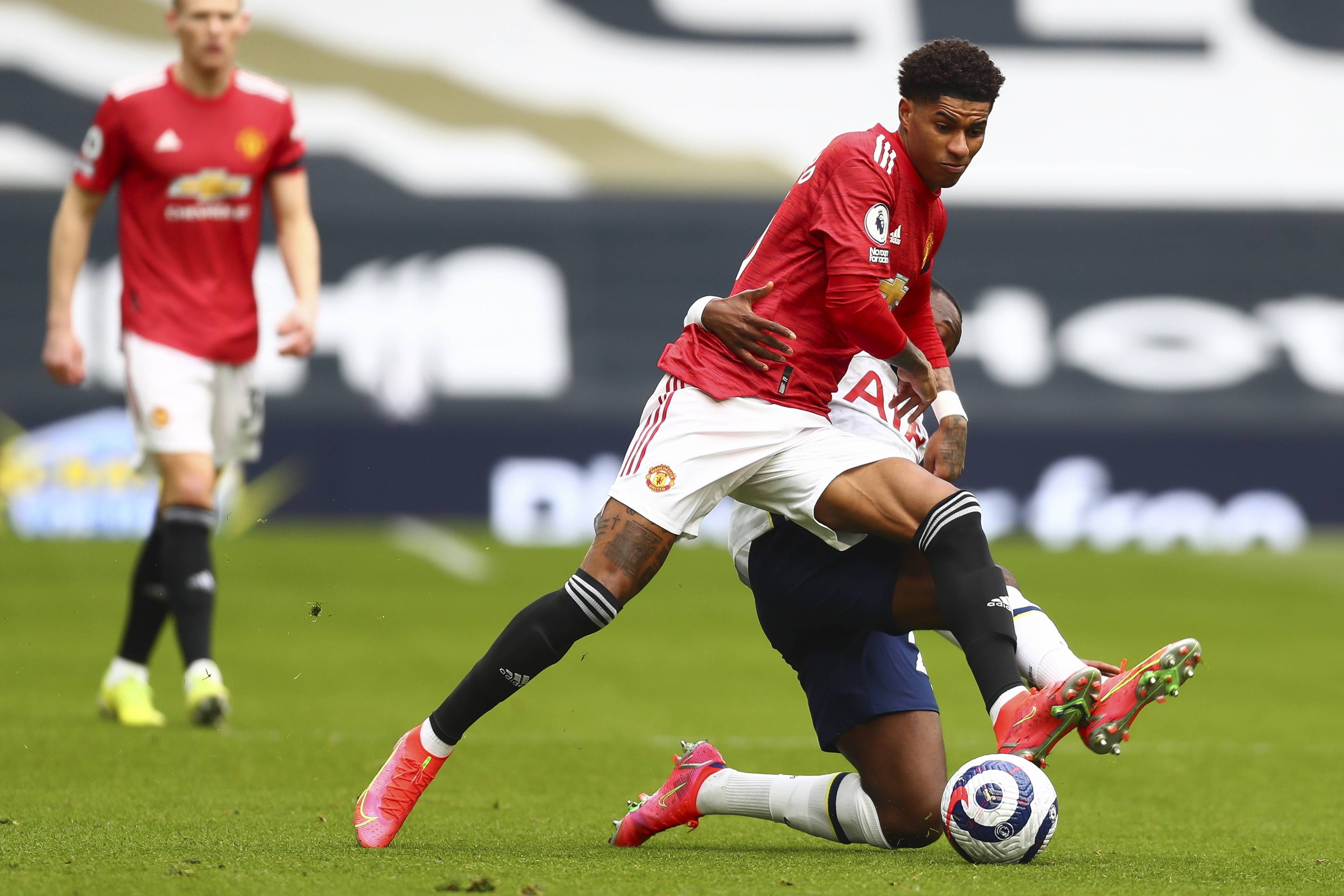 个充满争议 个充满争议